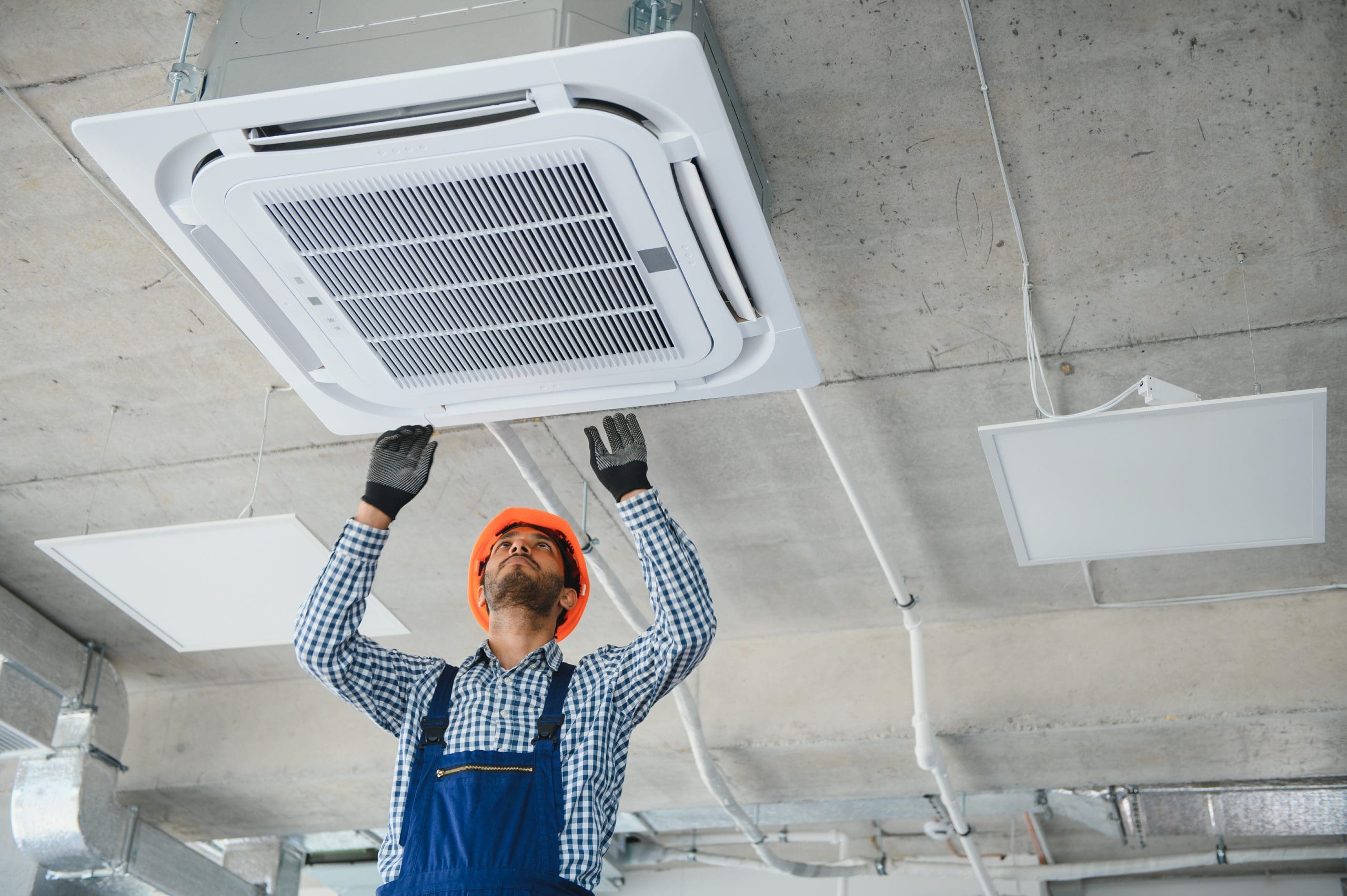 specialist cleans and repairs the wall air conditioner.